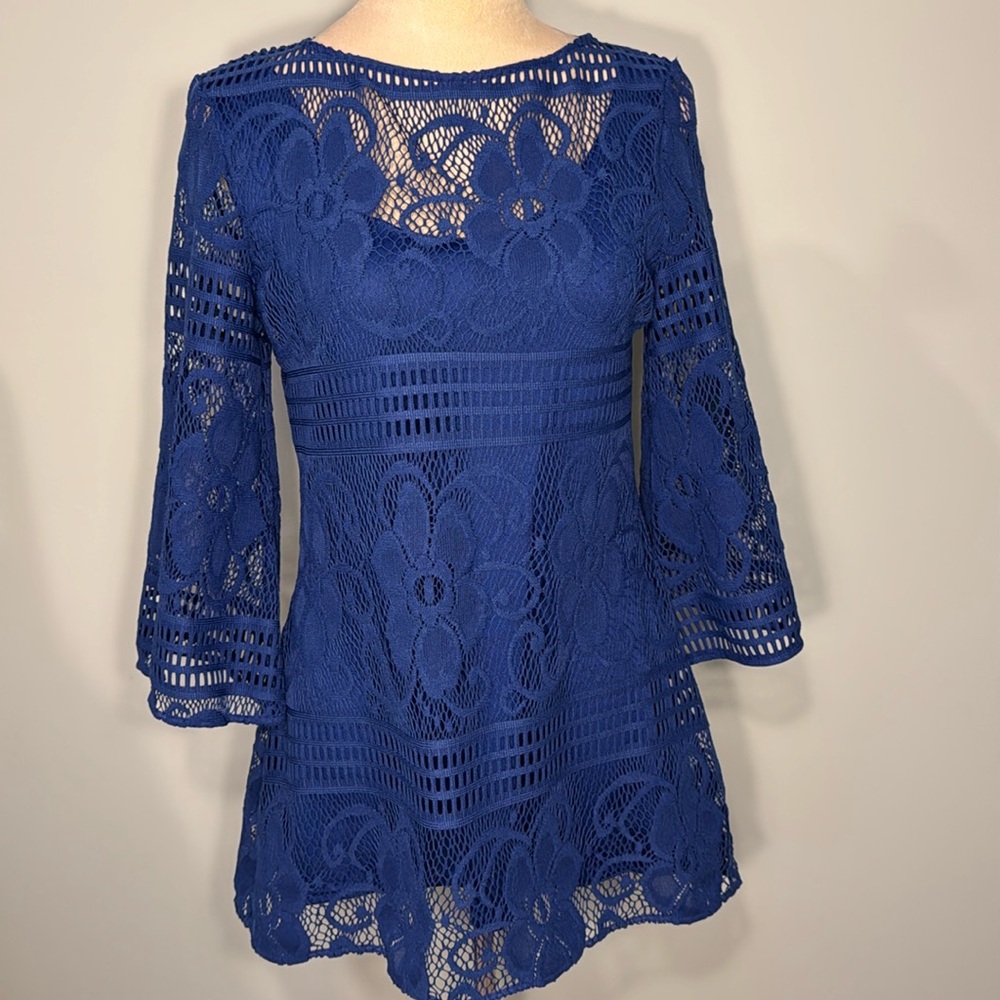Peck and Peck royal blue floral laser cut tunic Size S